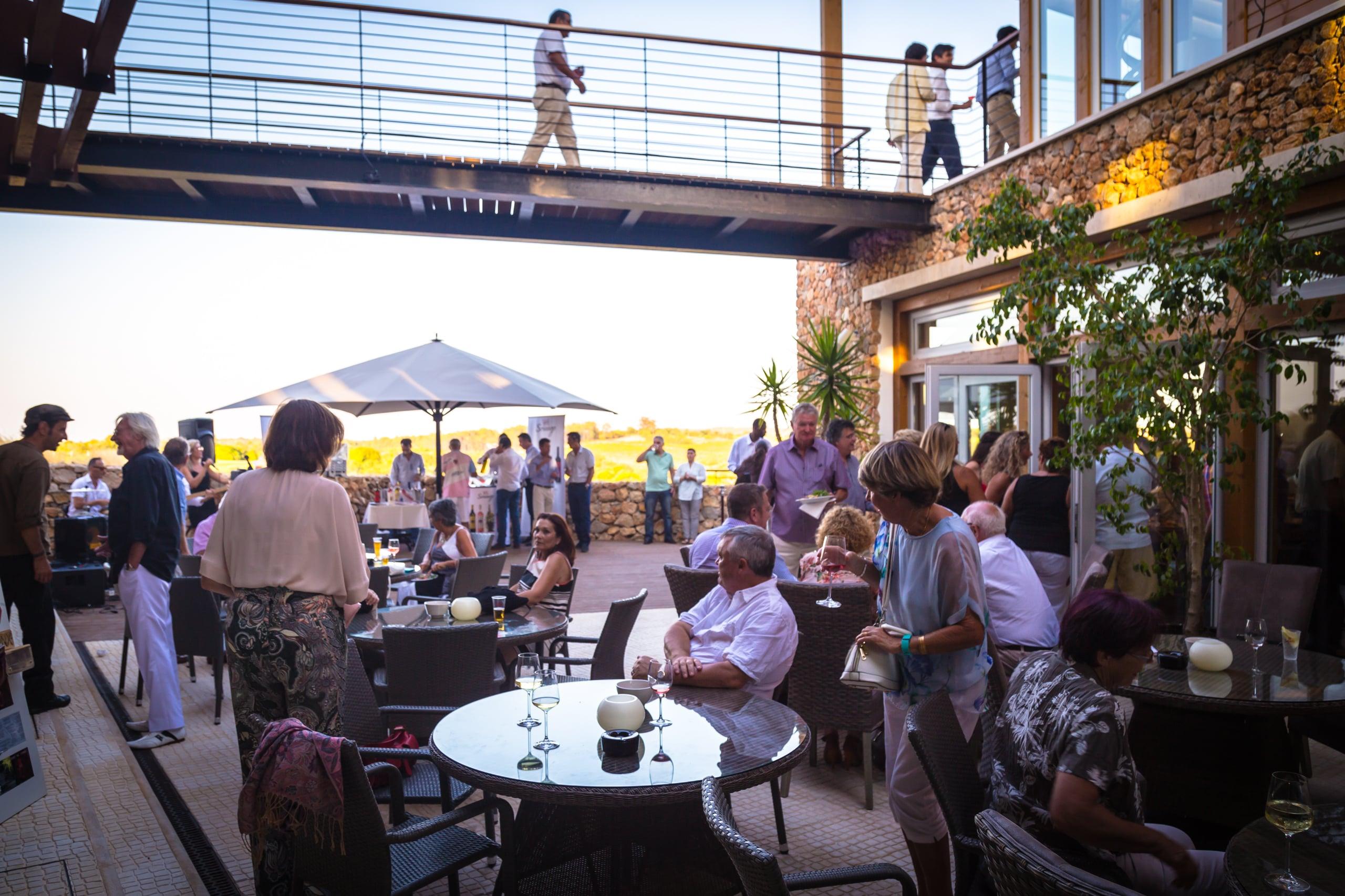 Espiche-371-min event on the patio
